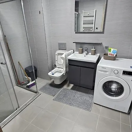 Penthouse Views-free Pool & * Skopie